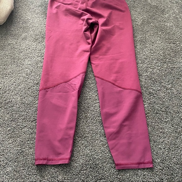 2/$25🟣Maroon Old Navy Leggings with mesh cutouts - Picture 6 of 6